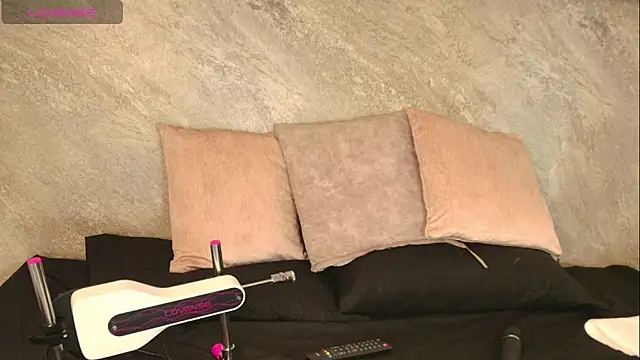 Snapshot of Dixie_grey1 chatting on November 11, 2:45 pm Dixie grey1 online show from November 11, 2:45 pm