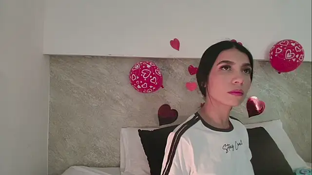 Snapshot of Dixie_grey1 chatting on February 15, 1:43 pm Dixie grey1 online show from February 15, 1:43 pm