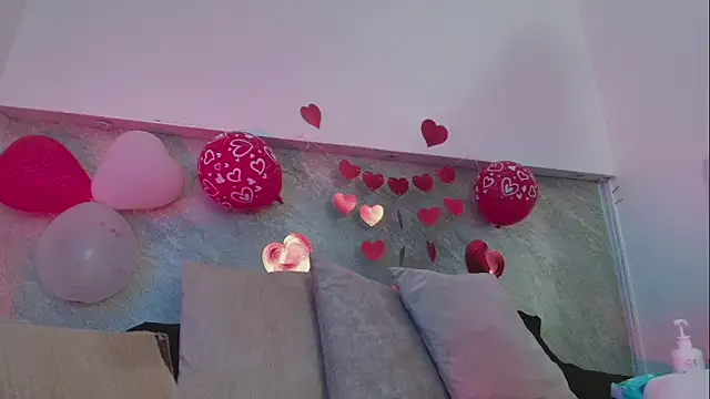 Snapshot of Dixie_grey1 chatting on February 14, 1:44 pm Dixie grey1 online show from February 14, 1:44 pm