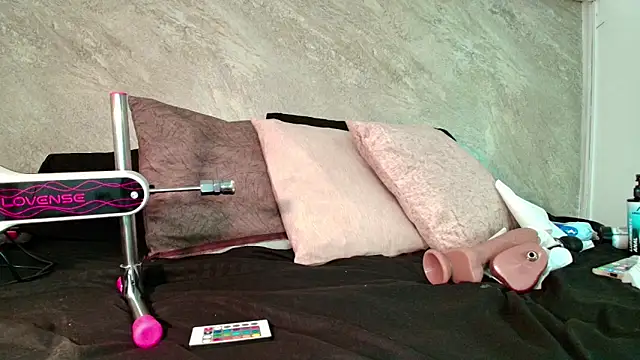 Dixie grey1 online show from April 14, 2:11 pm