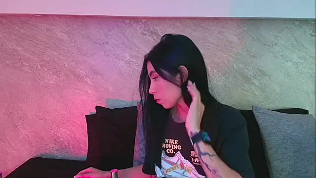 Snapshot of Dixie_grey1 chatting on November 14, 2:21 pm Dixie grey1 online show from November 14, 2:21 pm