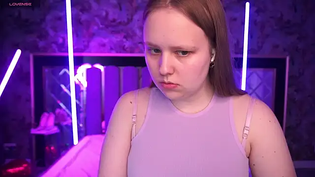 CrystallPaws online show from April 8, 5:53 am