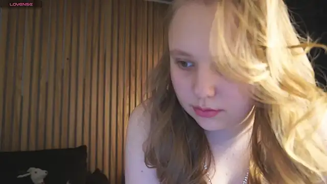 CrystallPaws online show from December 23, 6:23 am