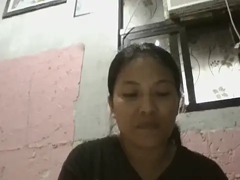 Snapshot of Uniquebeauty32 chatting on November 3, 5:23 am Uniquebeauty32 online show from November 3, 5:23 am