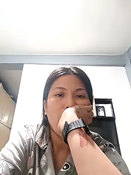 Uniquebeauty32 online show from March 12, 1:00 am