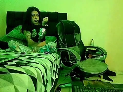 Snapshot of saenzjulieta1 chatting on October 29, 1:04 am saenzjulieta1 online show from October 29, 1:04 am