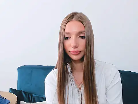 EmmaGorgeous online show from September 28, 1:18 pm