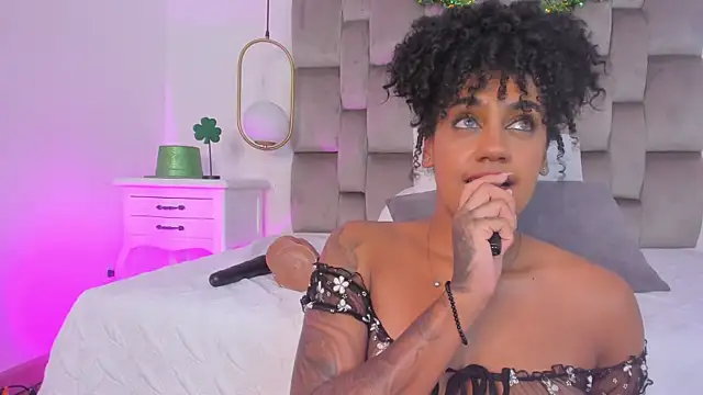 Snapshot of OnlyGia chatting on March 17, 3:53 am OnlyGia online show from March 17, 3:53 am