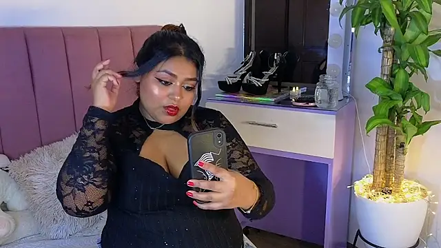 Hela Collins online show from April 11, 3:14 am