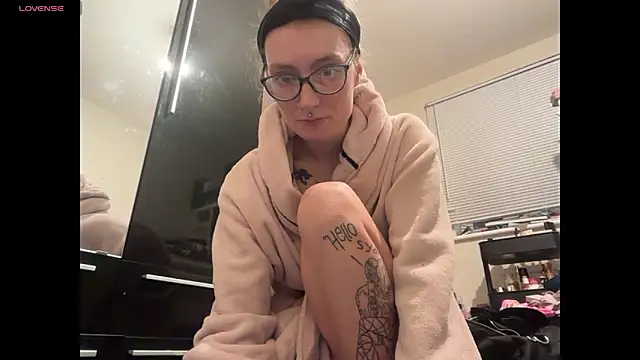 harleyblair online show from November 23, 7:02 pm