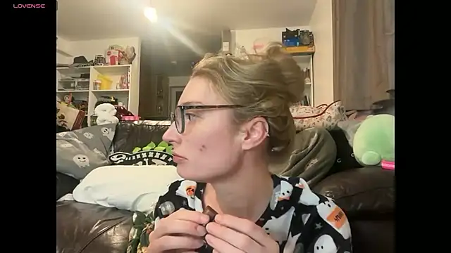 harleyblair online show from December 17, 11:10 pm