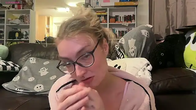 harleyblair online show from November 19, 11:27 pm