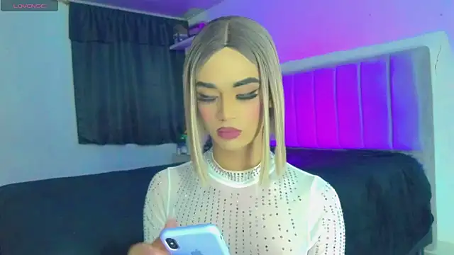 HANNAH BACKERS online show from November 8, 3:43 am