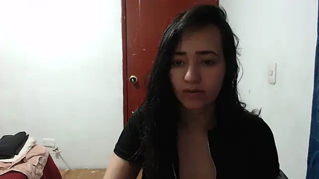 Snapshot of annie_clark2 chatting on March 5, 8:10 pm annie clark2 online show from March 5, 8:10 pm