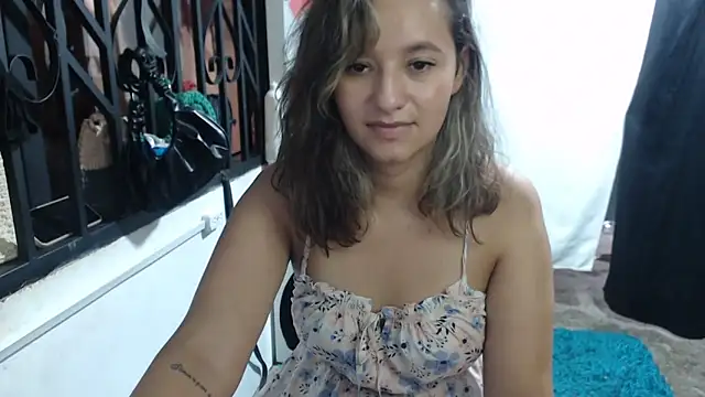 Snapshot of annie_clark2 chatting on November 9, 8:35 pm annie clark2 online show from November 9, 8:35 pm