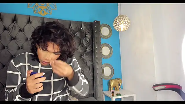 Snapshot of bxby_dolls chatting on October 7, 7:31 am bxby dolls online show from October 7, 7:31 am