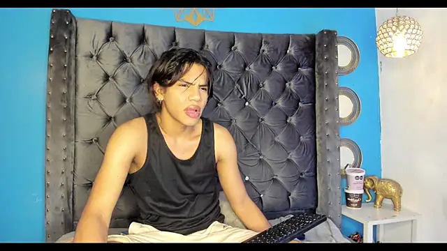 Snapshot of bxby_dolls chatting on September 26, 5:36 am bxby dolls online show from September 26, 5:36 am