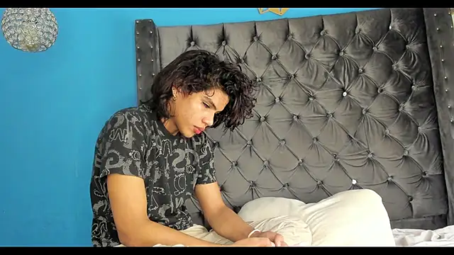 Snapshot of bxby_dolls chatting on October 13, 3:41 am bxby dolls online show from October 13, 3:41 am