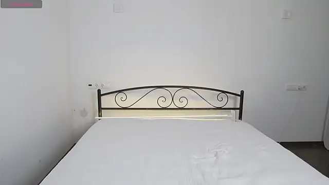 AlexsisFaee online show from April 14, 6:51 am