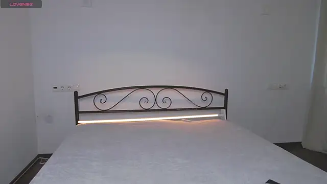 AlexsisFaee online show from April 16, 1:45 pm