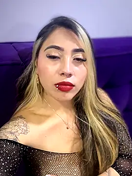  ManuVeelez online show from November 7, 5:23 am