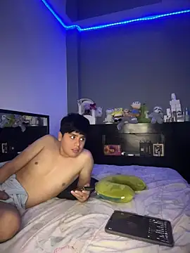 Snapshot of Kailertwink chatting on June 4, 4:11 pm Kailertwink online show from June 4, 4:11 pm