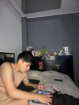 Snapshot of Kailertwink chatting on June 28, 3:57 am Kailertwink online show from June 28, 3:57 am