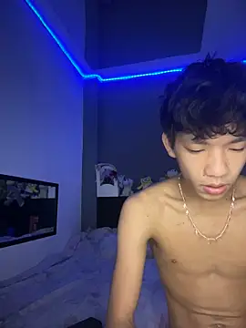 Snapshot of Kailertwink chatting on June 16, 3:23 pm Kailertwink online show from June 16, 3:23 pm
