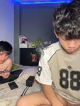 Snapshot of Kailertwink chatting on July 1, 8:42 pm Kailertwink online show from July 1, 8:42 pm
