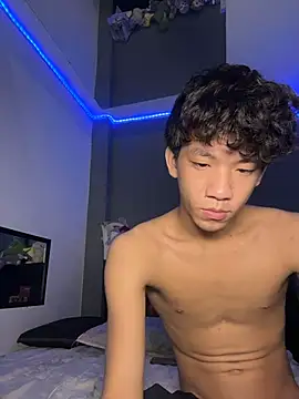 Snapshot of Kailertwink chatting on July 15, 9:55 pm Kailertwink online show from July 15, 9:55 pm