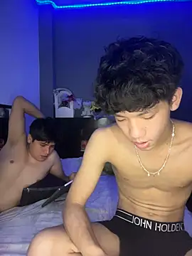 Snapshot of Kailertwink chatting on June 10, 9:16 pm Kailertwink online show from June 10, 9:16 pm