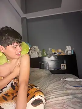 Kailertwink online show from April 18, 11:12 am