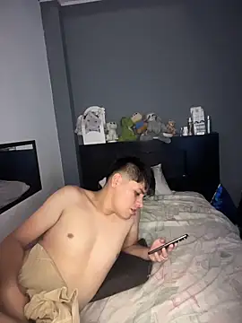 Kailertwink online show from March 21, 1:40 am