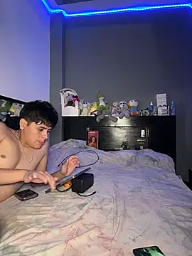 Snapshot of Kailertwink chatting on July 3, 10:27 pm Kailertwink online show from July 3, 10:27 pm