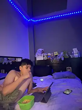 Kailertwink online show from May 3, 10:02 pm
