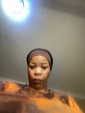 THICKBUNNYCHICKxxx online show from May 4, 8:11 pm