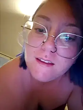 Snapshot of lablonde2025 chatting on May 8, 6:12 pm lablonde2025 online show from May 8, 6:12 pm