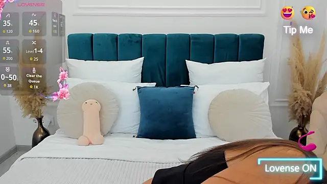 MonCarla online show from October 26, 6:25 am