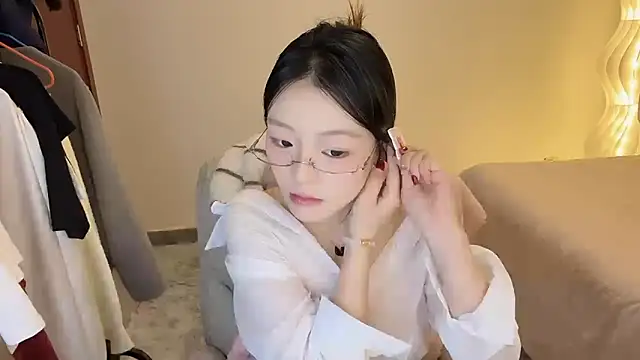 Robin-o3 online show from December 4, 4:39 pm