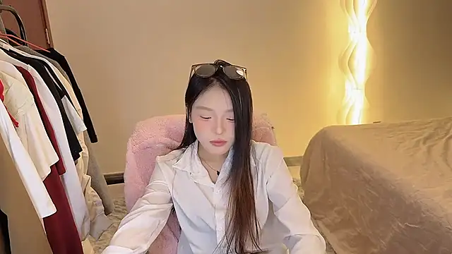 Robin-o3 online show from November 14, 2:10 pm