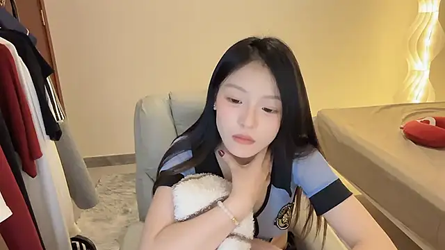 Robin-o3 online show from December 13, 8:04 pm