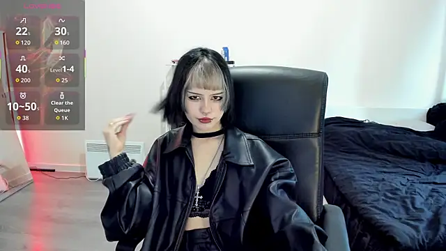 Snapshot of LiyaLuna chatting on October 10, 10:49 am LiyaLuna online show from October 10, 10:49 am