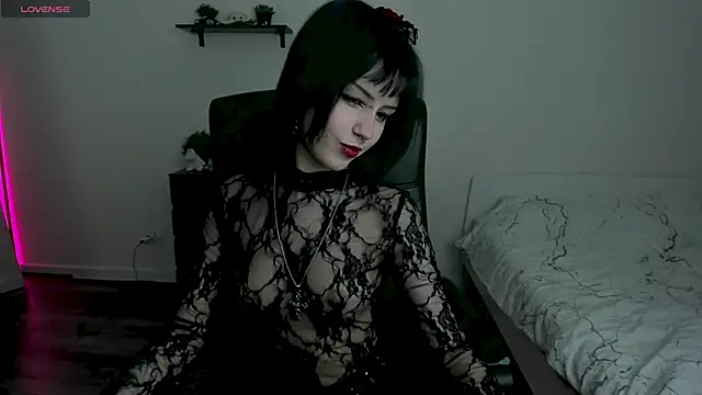 LiyaLuna online show from February 9, 4:05 pm