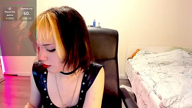 LiyaLuna online show from December 1, 1:01 pm