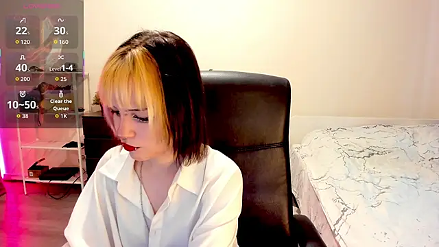 LiyaLuna online show from December 5, 12:15 pm