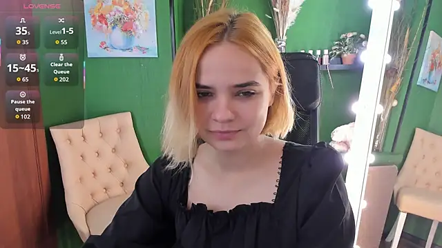 Snapshot of Gina_Dawson chatting on October 17, 8:50 am Gina Dawson online show from October 17, 8:50 am