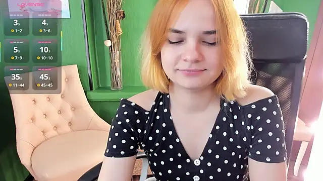 Snapshot of Gina_Dawson chatting on November 8, 8:40 am Gina Dawson online show from November 8, 8:40 am