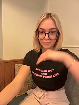 zoeypink online show from February 11, 7:41 am