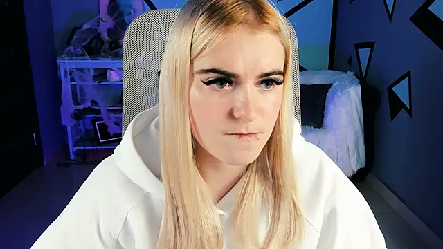 Snapshot of Stef_Nicks chatting on October 28, 9:08 am Stef Nicks online show from October 28, 9:08 am