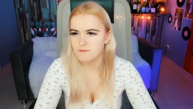 Stef Nicks online show from February 1, 7:39 am